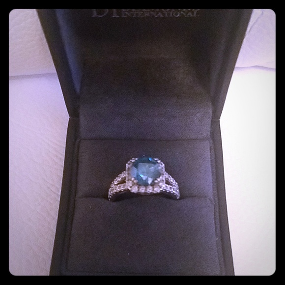 ring - Picture 1 of 4
